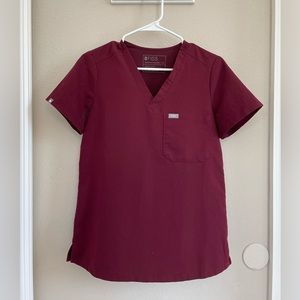 XS burgundy Figs 1-pocket scrub top
